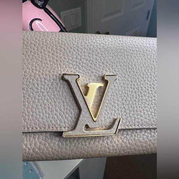 Louis Vuitton Capucines Wallet - Picture 8 of 10